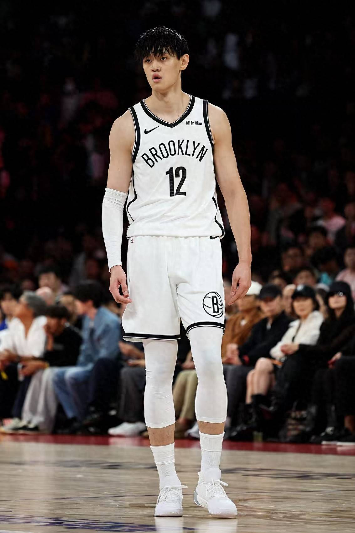 包含NBA常规赛转会期走向成谜；布鲁克林篮网临场应变；媒体盛赞；医务组通报恢复的词条