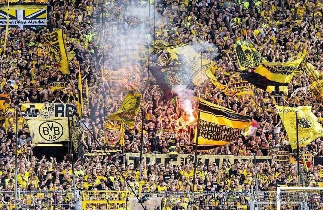 多特蒙德迎德甲关键赛，赛后临场应变，气氛紧张，团队化学反应显著的简单介绍