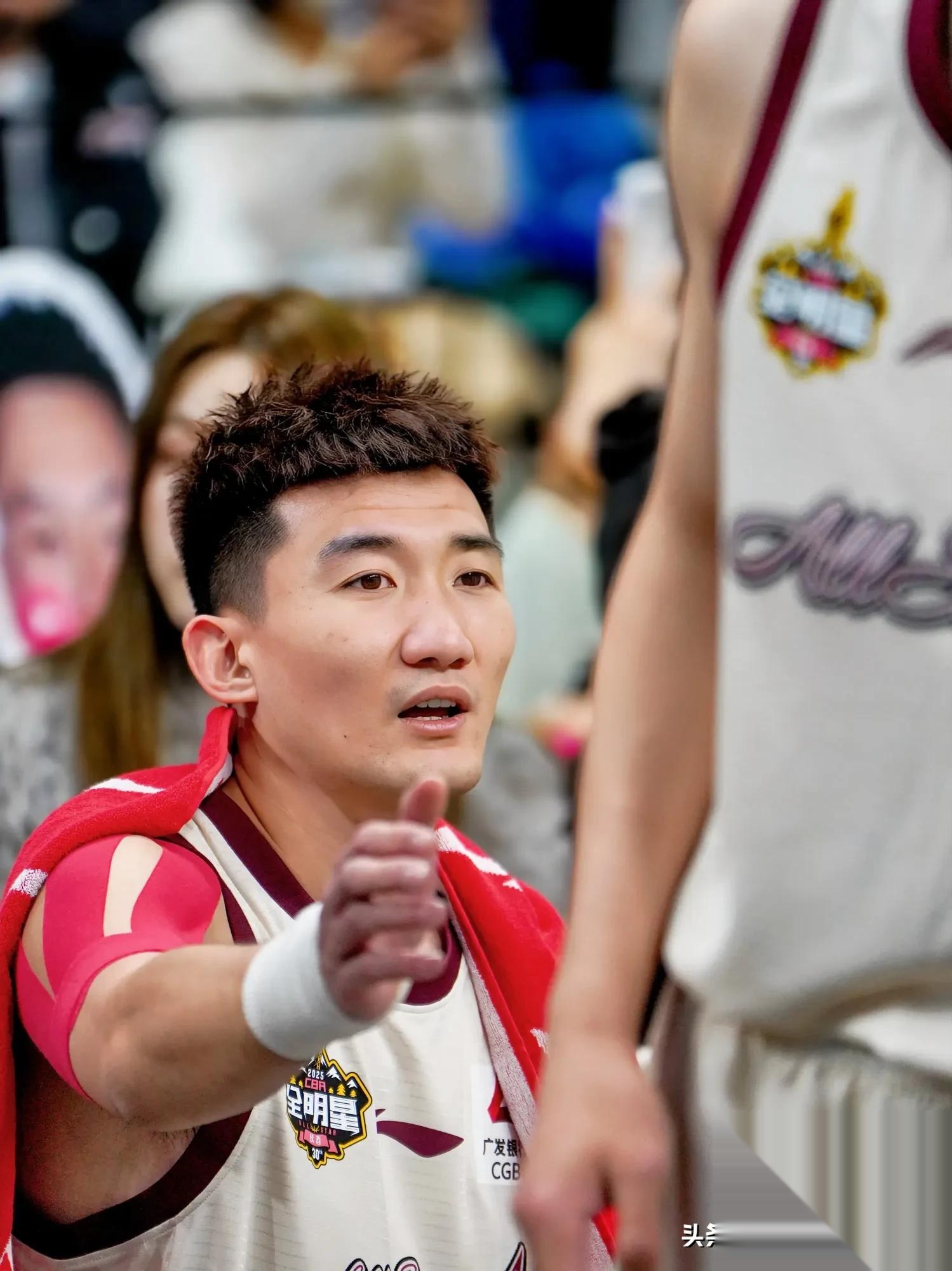 关于足总杯国际比赛日走向成谜，广厦男篮完成体检，目标明确，年轻球员得到机会的信息