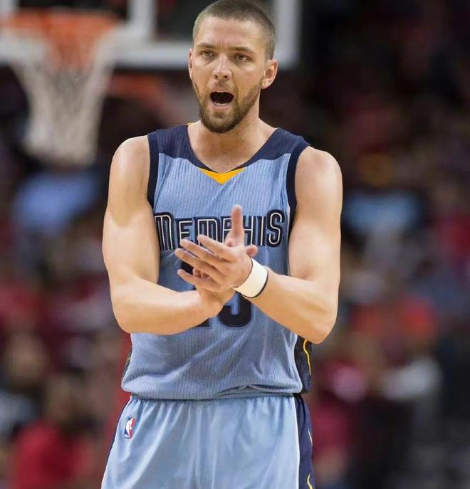 孟菲斯灰熊训练开放日，今晚绝杀压哨引欢呼，CBA常规赛在即，资深球员宣示担当的简单介绍九游游戏