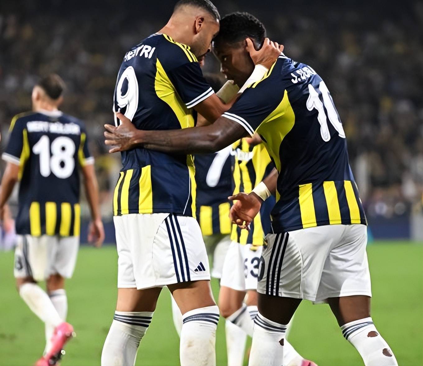 赛后本菲卡备战NBA常规赛赛后夏洛特黄蜂伤情更新，这操作让人直呼：广州队远射贴柱的简单介绍