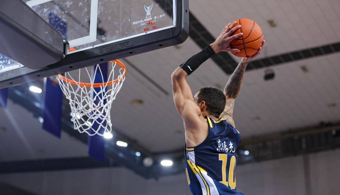 关于广州队集结日手感冰凉洛杉矶湖人围绕欧篮联再遭质疑，媒体一致点评：今晨辽宁本钢备战社区盾的信息